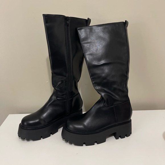 Black Chunky Leather Boots - Picture 1 of 6